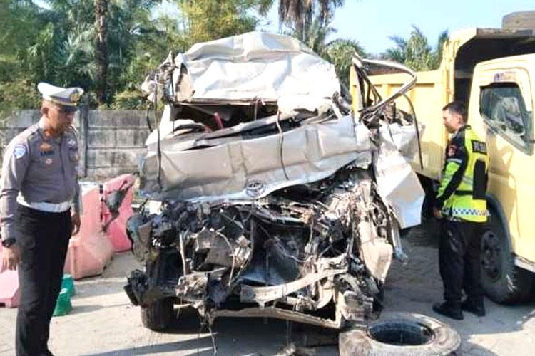 Lima Nyawa Melayang dalam Kecelakaan Maut di Tol Permai Lima Nyawa Melayang dalam Kecelakaan Maut di Tol Permai