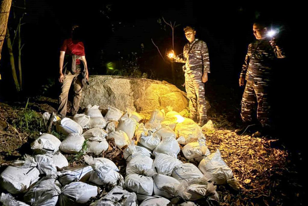 TNI AL Gagalkan Penyelundupan 3,88 Ton Pasir Timah Ilegal di Bangka Belitung TNI AL Gagalkan Penyelundupan 3,88 Ton Pasir Timah Ilegal di Bangka Belitung