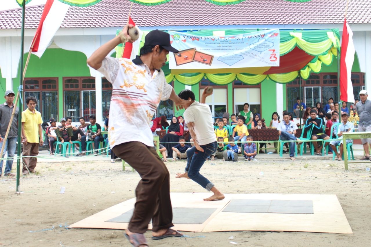 Gasing Tradisional Kembali Bergema, Mahasiswa KUKERTA UNRI Sialang Dua Dahan Gelar Turnamen Budaya Gasing Tradisional Kembali Bergema, Mahasiswa KUKERTA UNRI Sialang Dua Dahan Gelar Turnamen Budaya