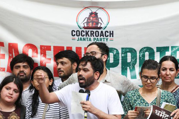 Gerakan "Partai Kecoak" Pimpin Aksi Protes Gen Z India Tuntut Reformasi Pendidikan Gerakan "Partai Kecoak" Pimpin Aksi Protes Gen Z India Tuntut Reformasi Pendidikan