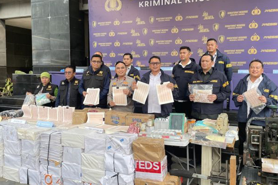 Sindikat Meterai Palsu Dibongkar, 16 Orang Jadi Tersangka dan Negara Terancam Rugi Rp1 Triliun Sindikat Meterai Palsu Dibongkar, 16 Orang Jadi Tersangka dan Negara Terancam Rugi Rp1 Triliun