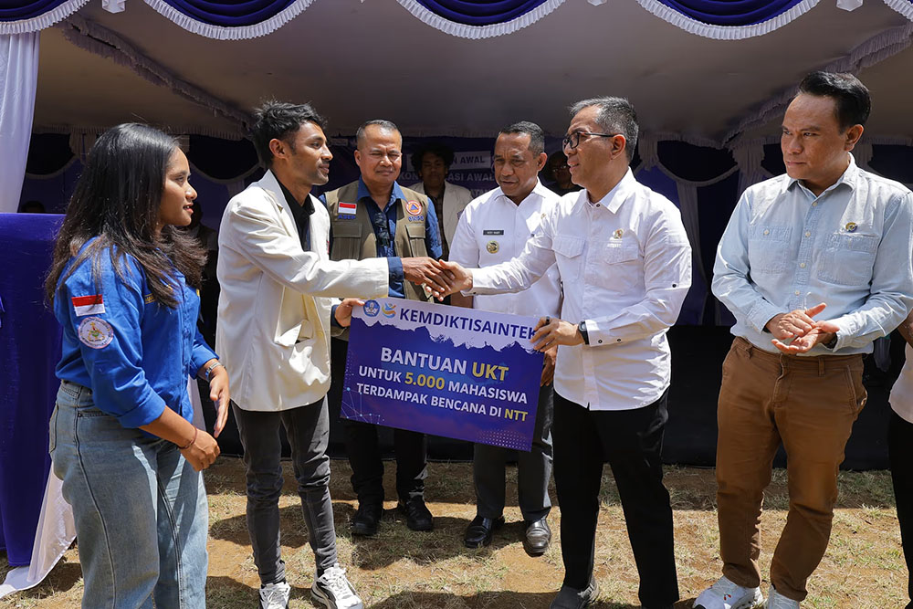 Kemdiktisaintek Bebaskan UKT 5.000 Mahasiswa Terdampak Gempa NTT Kemdiktisaintek Bebaskan UKT 5.000 Mahasiswa Terdampak Gempa NTT