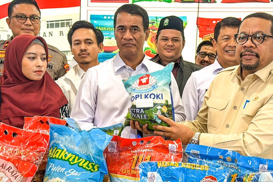 Mentan Amran Larang Peredaran Beras Fortifikasi Palsu Mentan Amran Larang Peredaran Beras Fortifikasi Palsu